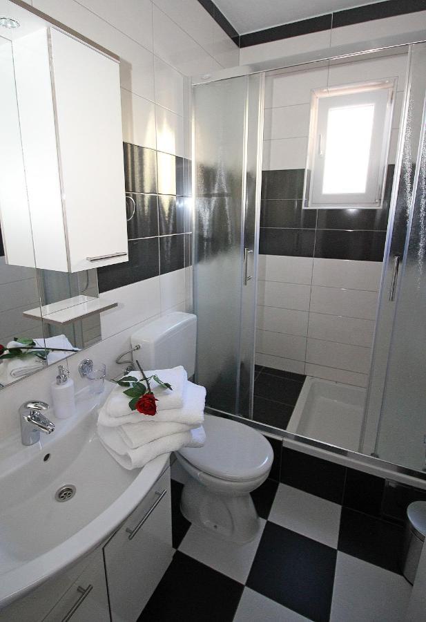 Apartmani Bozena Makarska Exterior photo